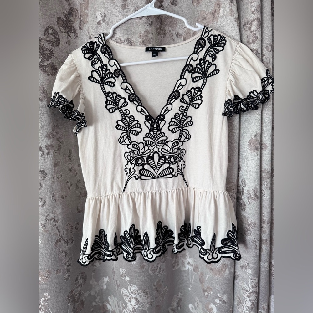 EXPRESS/Size: S/ Embroidered V Neck Peplum Top